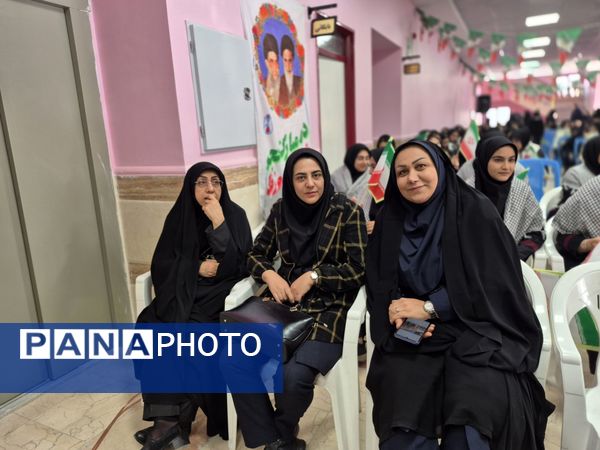 نواختن زنگ انقلاب و گرامیداشت دهه فجر انقلاب اسلامی در دبیرستان شاهد بنت الهدی تویسرکان