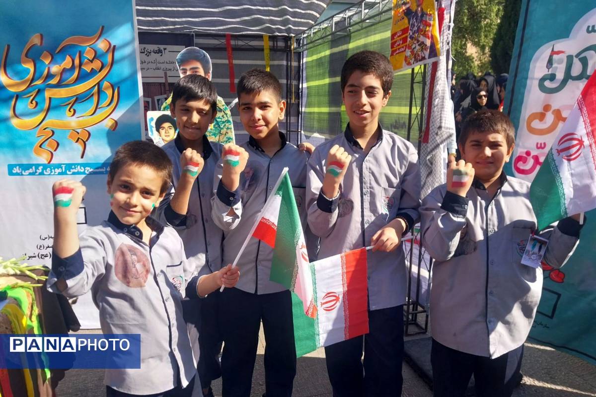 حضور پرشور دانش آموزان دبستان شاهد حیات در راهپیمایی سیزده آبان ۱۴۰۴