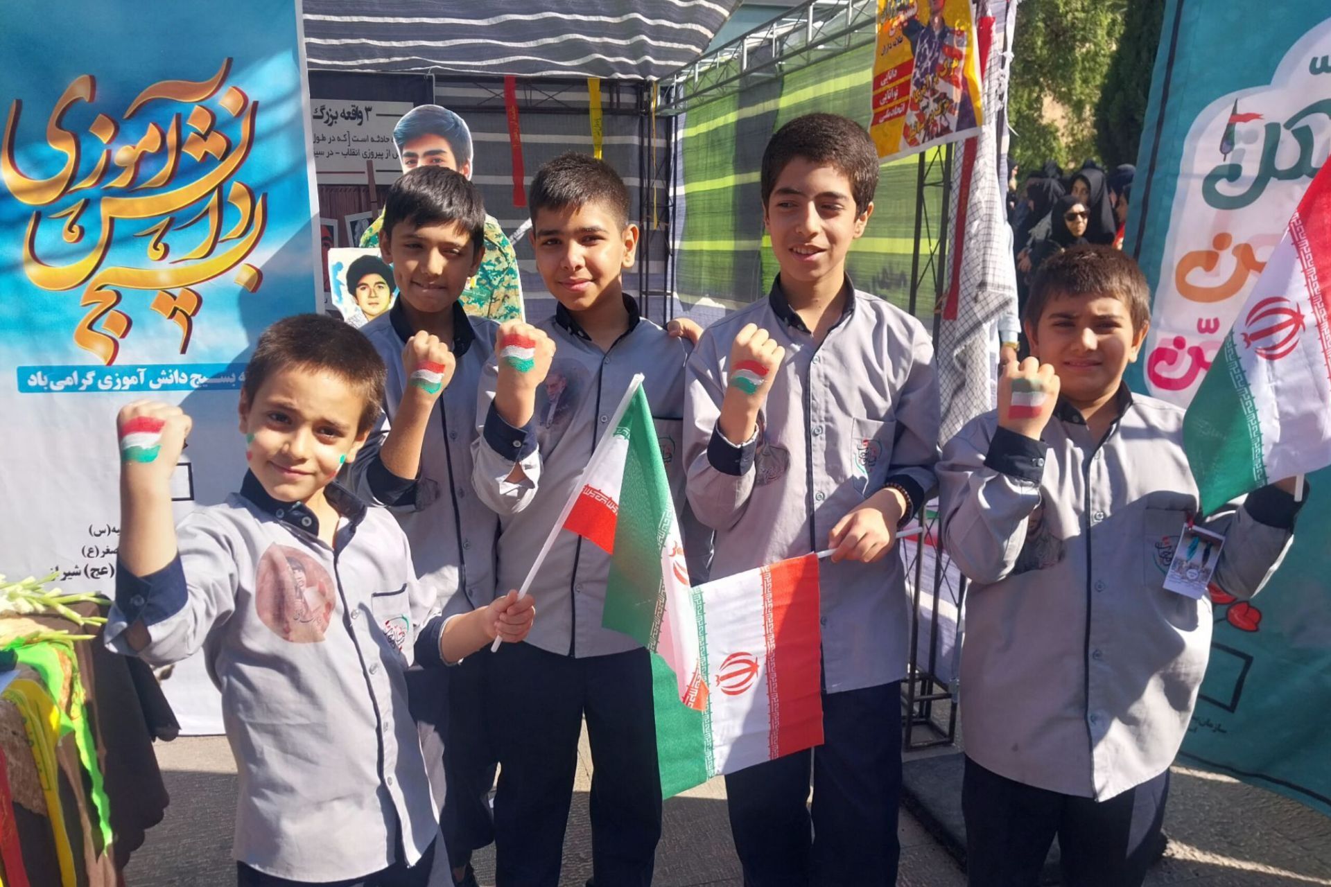 حضور پرشور دانش آموزان دبستان شاهد حیات در راهپیمایی سیزده آبان ۱۴۰۴