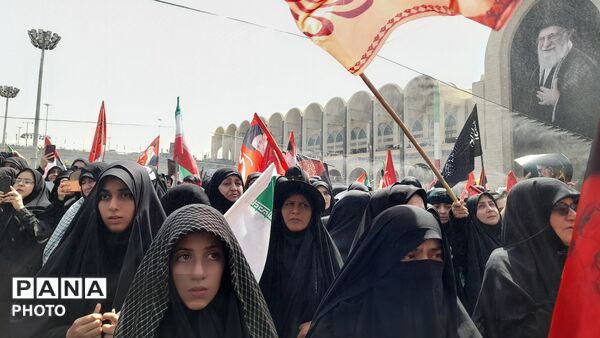 تجدید میثاق با آرمان‌های انقلاب، تهران در سوگِ رهبر شهید یکپارچه سیاه پوش شد