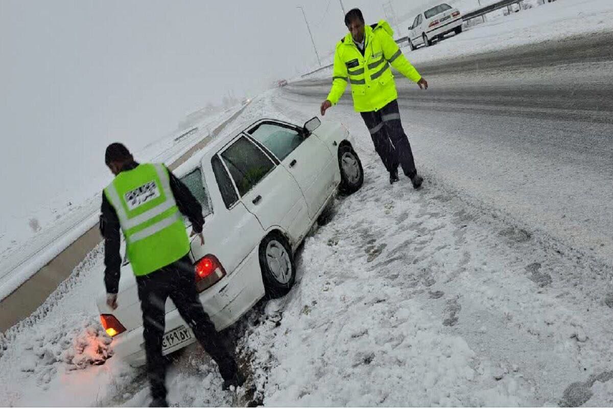 بارش برف در محورهای کوهستانی استان 