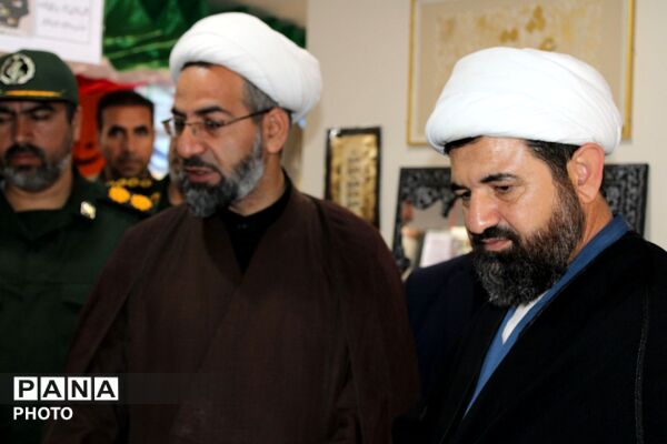 افتتاح نمایشگاه دست سازه‌های هنری در هفته مشاغل