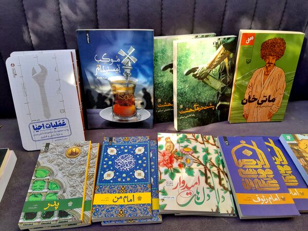 برپایی نمایشگاه کتاب در دبیرستان سلاله ناحیه یک کرج 