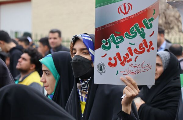 حضور پرشور مردم پاکدشت در راهپیمایی ۲۲ بهمن 