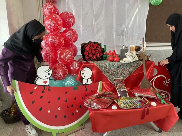 برگزاری جشن باستانی یلدا در دبیرستان دخترانه ابویی‌نژاد