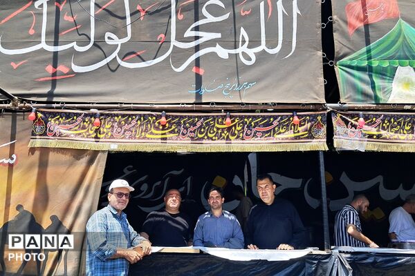 بهارستان دو در مسیر عشق؛ میزبانی فرهنگیان از زائران حسینی در عوارضی پرند