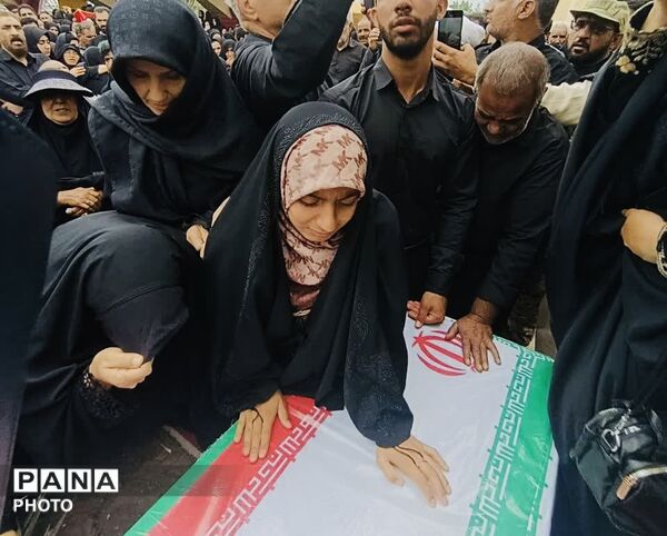 تشییع «شهیده فاطمه طاهری فرد» مدیر دبستان میناب در جیرفت
