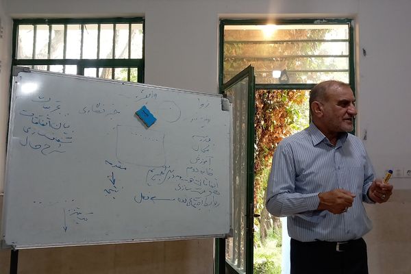 حضور مشاور وزیر امور تشکل‌ها در جمع خبرنگاران روایت مدرسه