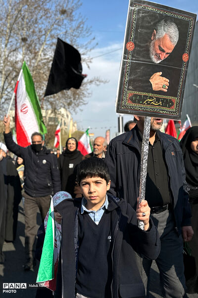 مراسم بیعت با سومین رهبر انقلاب در تهران - 1