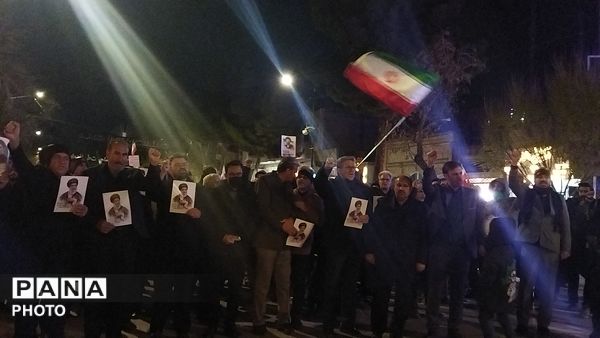 اجتماع خانوادگی فرهنگیان نیشابور در خیابان امام خمینی 
