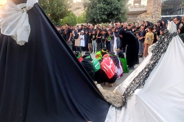مراسم نمادین آتیش زدن خیمه ها در عصر روز عاشورا در شهر بار