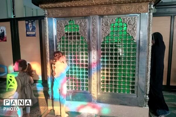 برافراشته شدن پرچم عزای حسینی در امامزاده قاسم زرقان