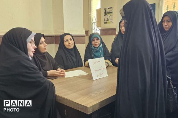 میز خدمت مدیر آموزش و پرورش شهرستان پردیس به مناسبت هفته دولت