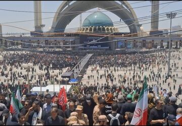 وداعی باشکوه با رهبر شهید انقلاب