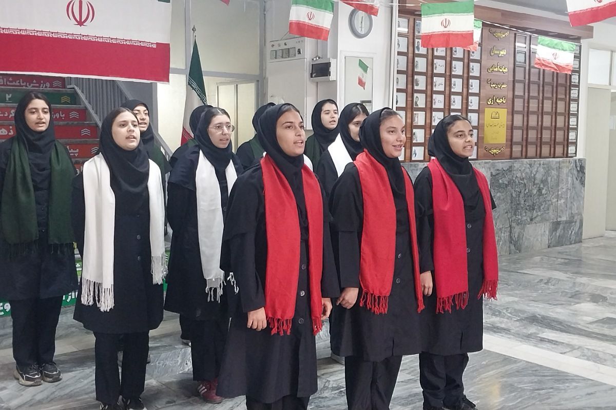 برپایی مدرسه انقلاب