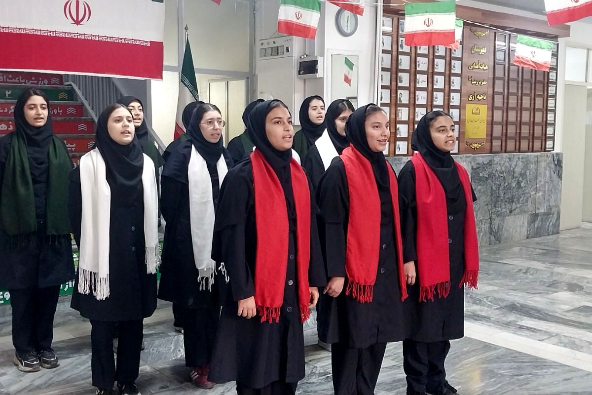 برپایی مدرسه انقلاب