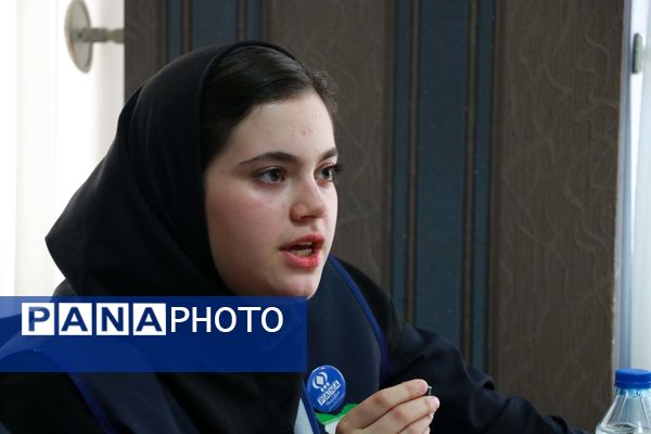 نشست صمیمی دانش‏‌آموز خبرنگاران و نمایندگان مجلس دانش‌آموزی آذربایجان شرقی با علی فلاحتکار