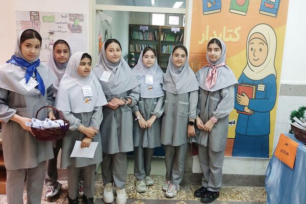 برگزاری نمایشگاه به مناسبت هفته مشاغل، در دبستان کودک مسلمان