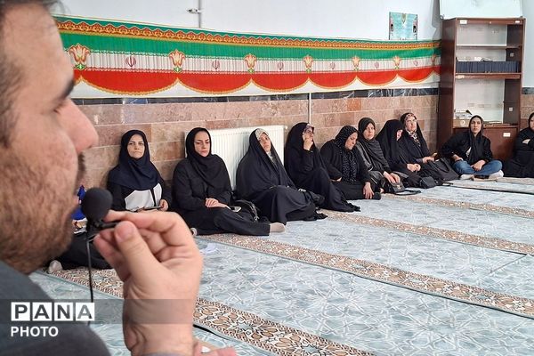 همایش آموزش خانواده با عنوان دانش‌آموزان و فضای مجازی در ناحیه دو شهرری