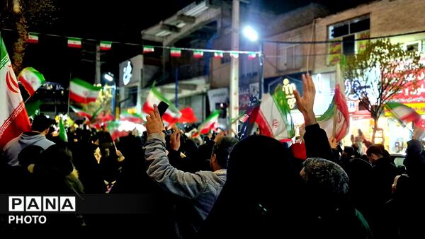 حماسه پرشور مردم فردیس، از ادای احترام به مقام شامخ شهیدان تا محکومیت جنایات استکبار جهانی