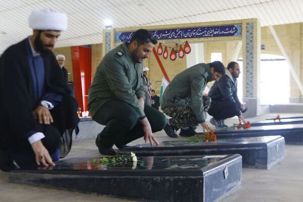 تجدید بیعت مسئولان فیروزکوه با آرمان‌های شهدا در دهه فجر