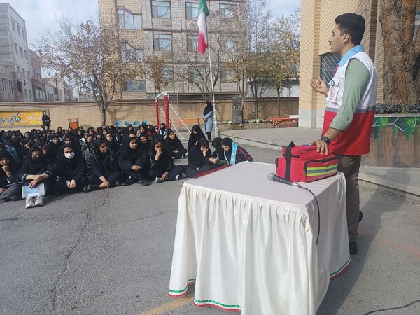 بیست و هفتمین مانور سراسری زلزله در دبیرستان شهید مراد علی امینی و هنرستان کیمیا