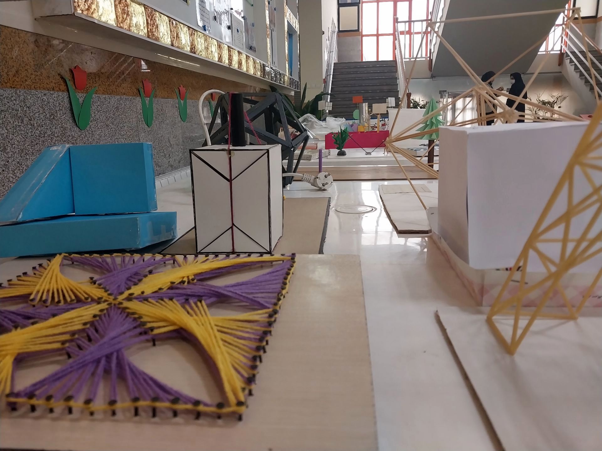 برپایی نمایشگاه ریاضی در دبیرستان آرمینه مصلی‌نژاد