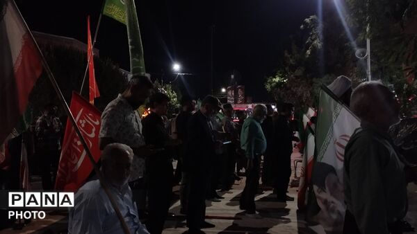 شبِ اشک و عرفان در حسینیه امام خمینی