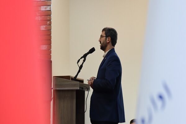 یک خشت هزار امید