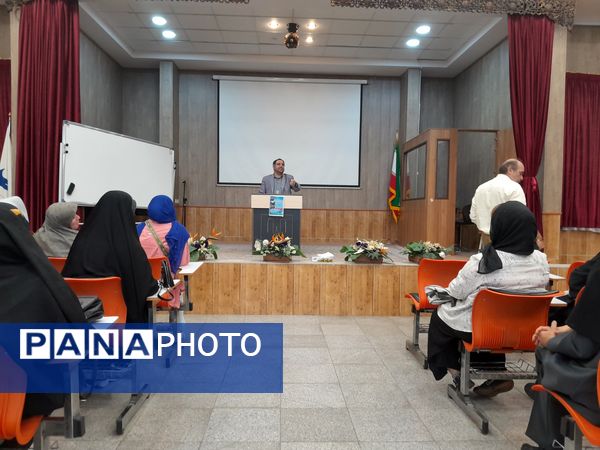  جلسه آموزش خانواده در مدرسه مصلی‌نژاد مشهد