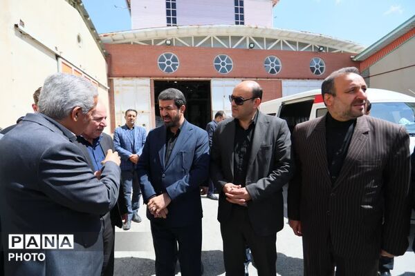 بازدید استاندار همدان از کارخانه خوراک دام و طیور نهاوند