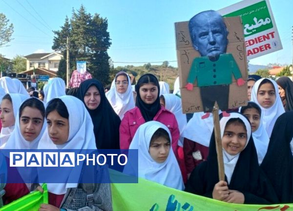 13 آبان متحد و استوار در مقابل استکبار