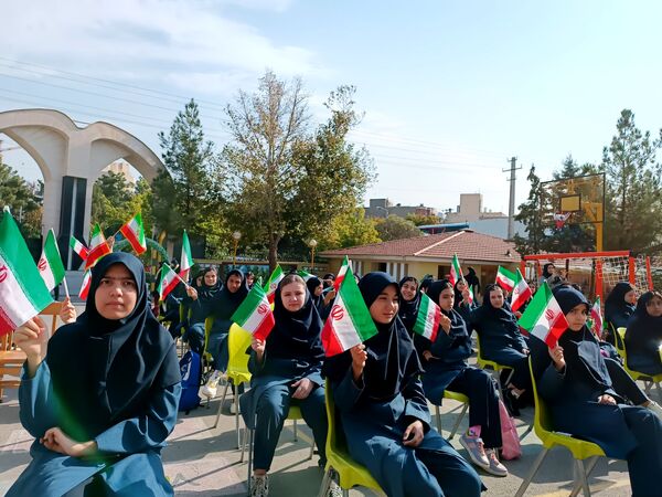 برگزاری جشن جوانه‌ها در دبیرستان آرمینه مصلی نژاد ناحیه ۶ مشهد