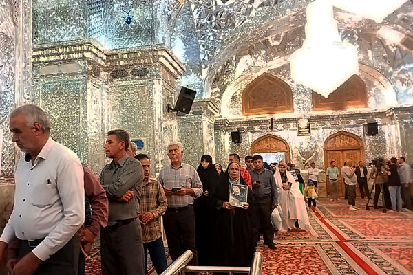 شاهچراغ مملو از مردمی که برای انتخابات حضور پیدا کردند