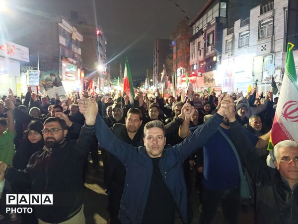 حضور کودکان غیور دهه نودی در راهپیمایی هر شب