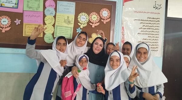 زنگ سپاس معلم در دبستان شکوفه‌های دانش لردگان