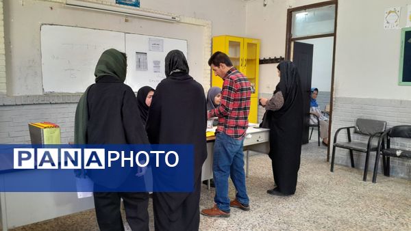 هدایت تحصیلی دانش آموزان پایه نهم دبیرستان میثاق منطقه تبادکان مشهد