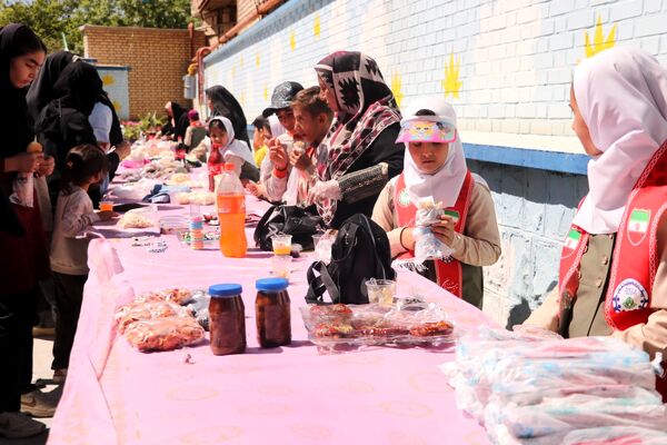 برپایی بازارچه تمام تشکلاتی در دبستان شهید ناصری