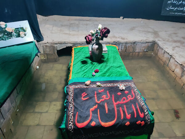 نمایشگاه غنچه‌های خونین در روستای باقرآباد