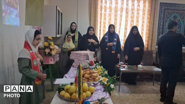 آیین سپاس معلم در مدرسه تمام تشکیلاتی سمیه منطقه مهربان 