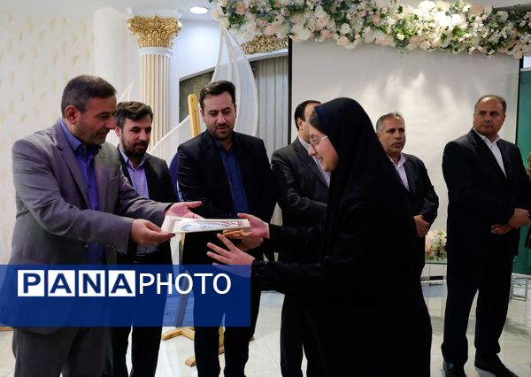 آیین تجلیل از برگزیدگان جشنواره‌های فرهنگی و هنری شمال‌غرب کشور در تبریز