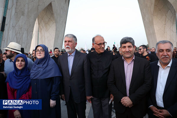 اجرای ارکستر سمفونیک تهران در میدان آزادی