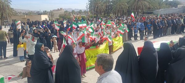 مردم حاجی‌آباد در راهپیمایی ۲۲ بهمن
