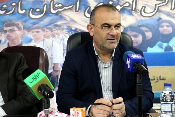 تقدیر از طلایه‌داران آگاهی در مازندران 