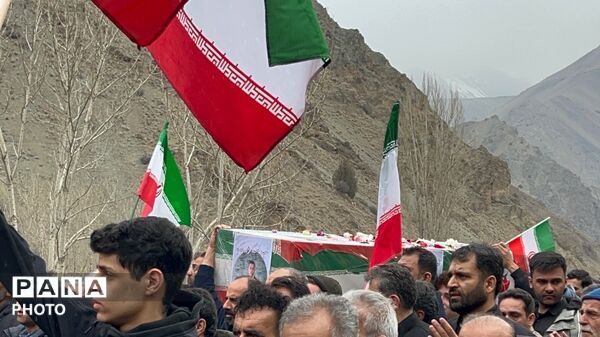 تشییع پیکر شهید دانشمند محمدرضا کیا بر دستان مردم کرج 