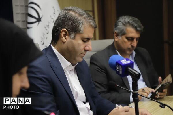 تجلیل مدیرکل آموزش و پرورش شهر تهران از مدیران سازمان دانش‌آموزی مناطق و مسئولان خبرگزاری پانا