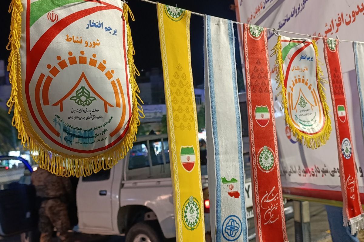 حضور پرشور دانش‌آموزان دبستان پسرانه کاظمیه در غرفه شهدای دانش آموز ورامین
