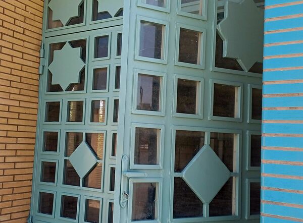 پروژه مهر دبیرستان دخترانه بنت الهدی کوهپایه رنگ آمیزی تجهیز و پاکسازی برای خلق محیطی الهام بخش و یادگیری مثبت