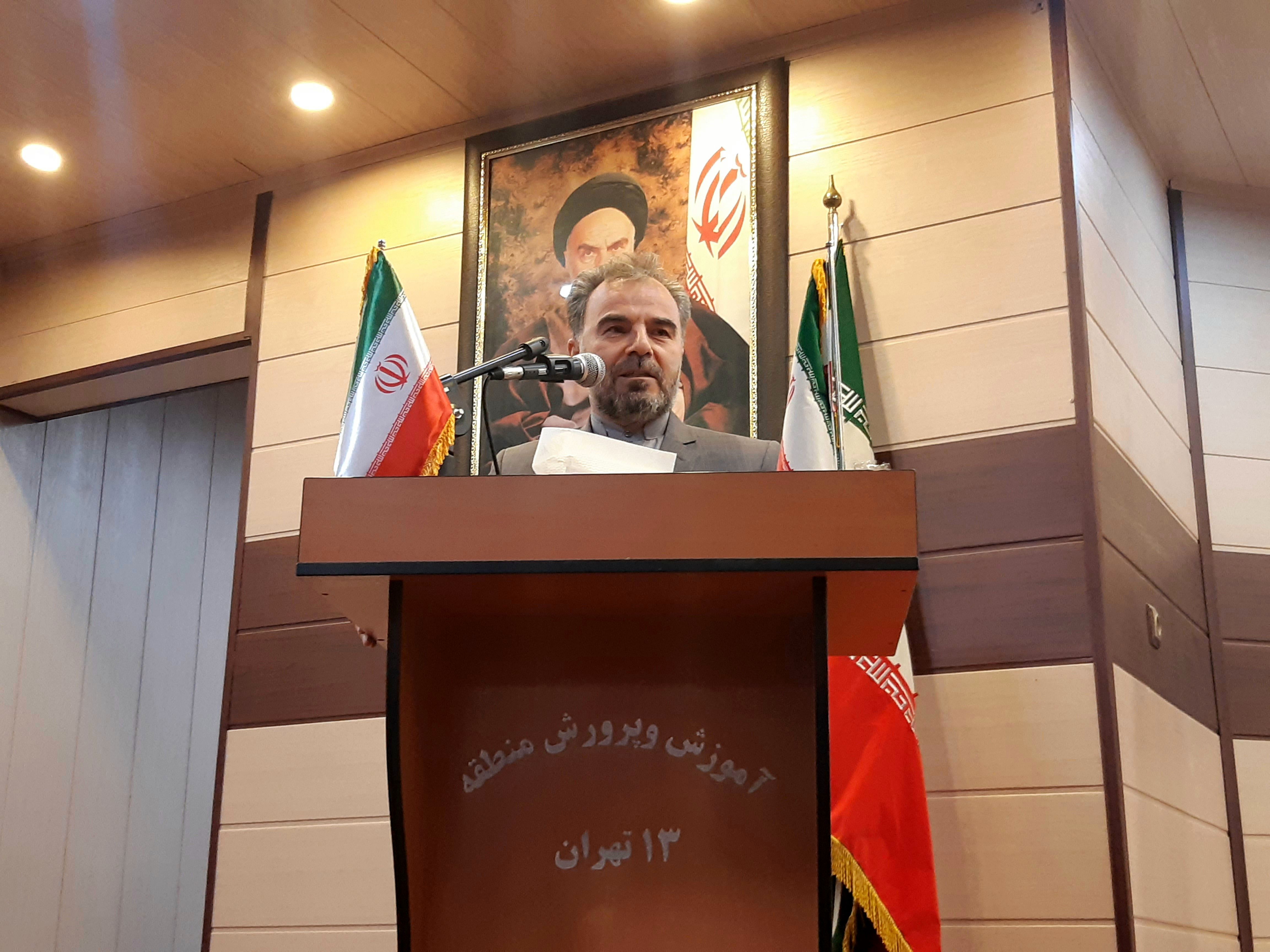  نماز باید فراتر از فریضه دینی به دانش‌آموزان معرفی شود