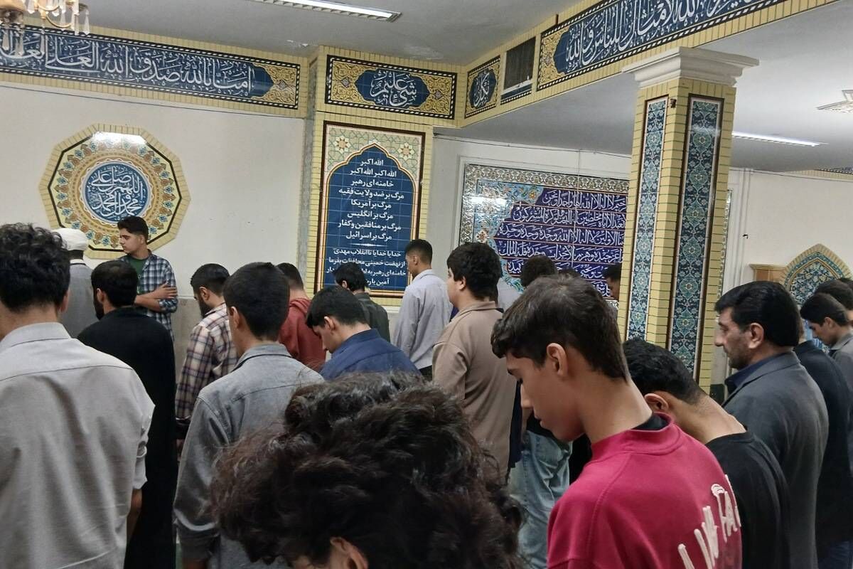 حس ناب بندگی در میان دانش‌آموزان دبیرستان امام علی (ع)